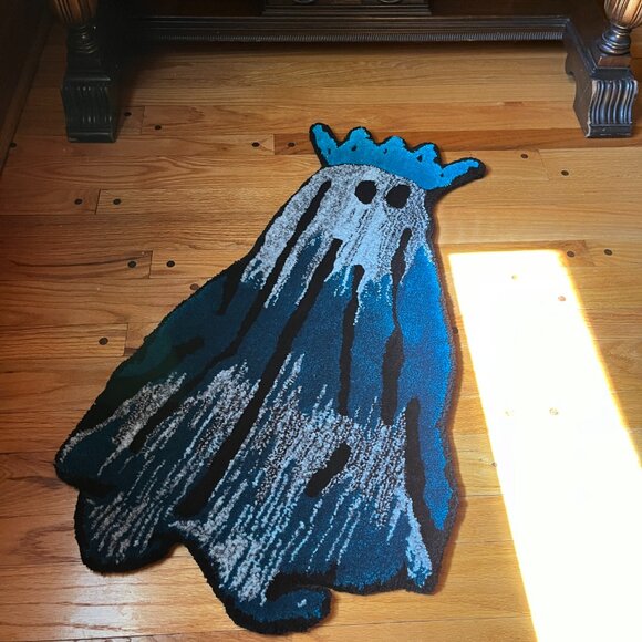 Whimsical Ghost Tufted Rug with Crown – Handmade Statement Piece Ghost #3 - Picture 5 of 6